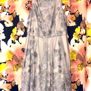 Scarlett Silver Floral Lace Sleeveless Dress 8P